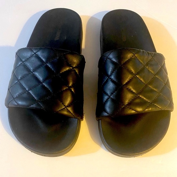EUC Fashion Nova Sandals, Flip flops, slides, Sz 9,EU40, Flats, Quilted, Comfort - Picture 1 of 10